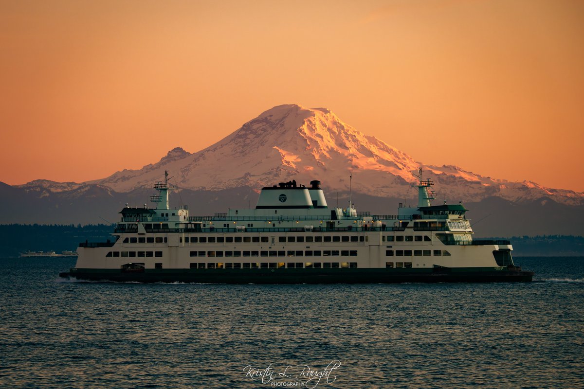 KristinLRaught's tweet image. Pretty glow on the mountain at sunset Friday night.