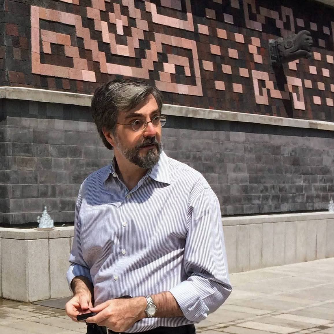 eroerny's tweet image. Murió el arquitecto gay Rafael Fierro Gossman.
Generoso investigador y divulgador del patrimonio del país.
Su blog "Grandes Casas de México" es un espacio erudito y atractivo sobre las joyas inmuebles, auspiciado por su hermana, la astrónoma Julieta Fierro.
Descanse en paz. 
🌈✨