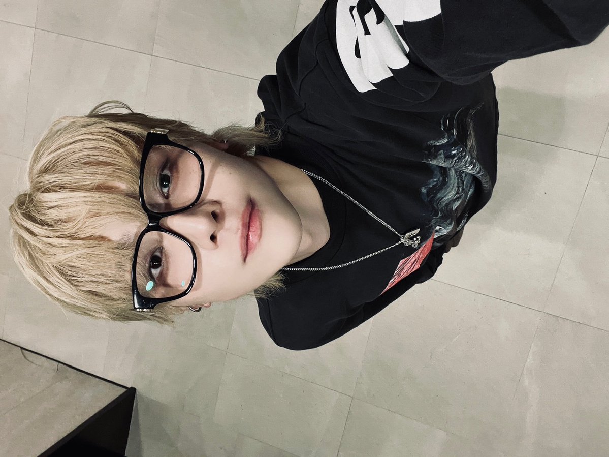 todayzip's tweet image. 하루에 네번 사랑을 말하고
여덟번 웃고
여섯번의 키스를 해줘
날 열어주는
단 하나뿐인 비밀번호야
누구도 알 수 없게
너만이 나를 가질수 있도록