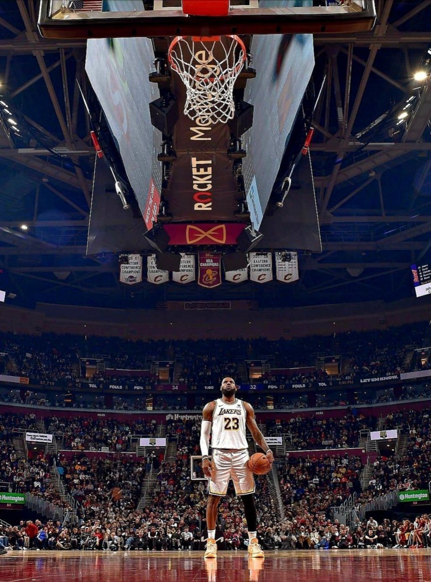 BronMuse's tweet image. This pic is so goated 🥶👑