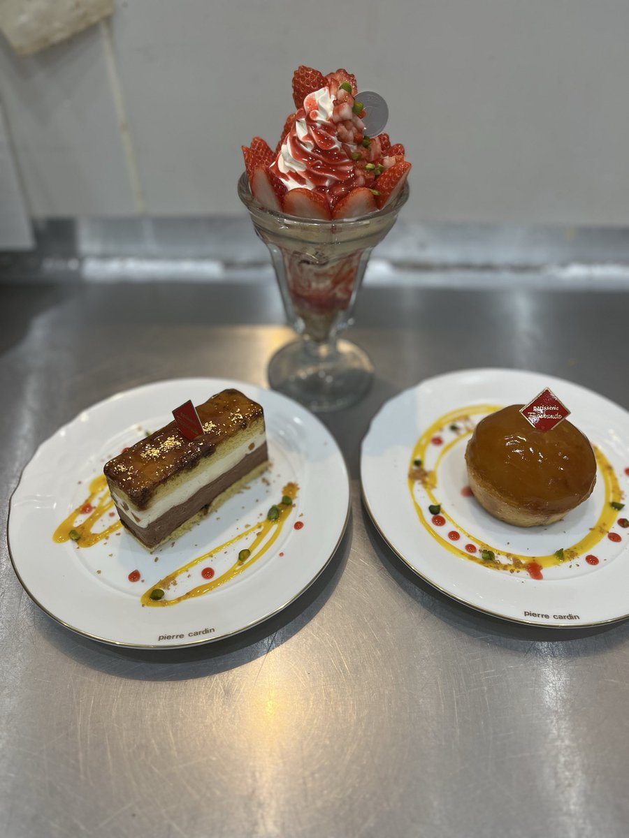 fugetsudo1031's tweet photo. ショーケースにキラキラ✨
ケーキ🎂🍰🧁たくさん
並んでます‼️

イートインも是非 https://t.co/VKfZ84Hunv