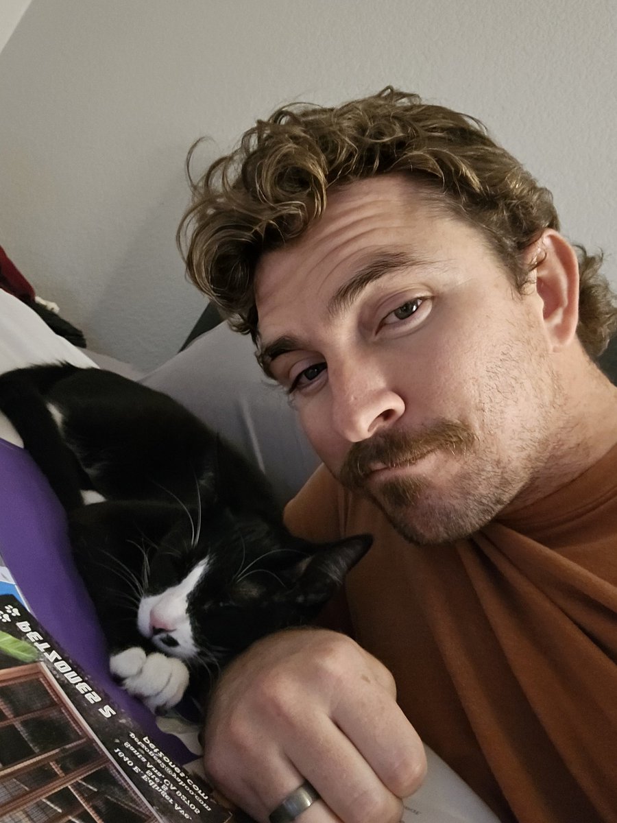 Got a new best friend 🐱