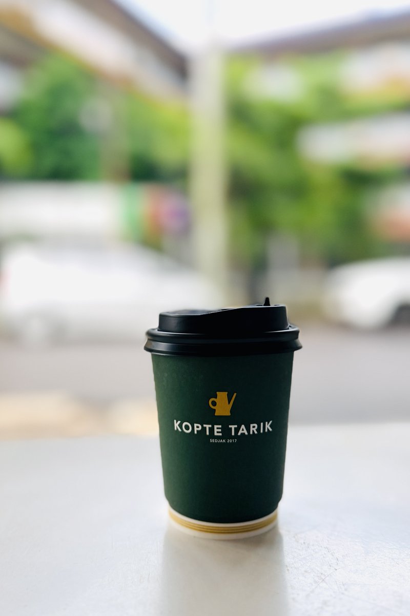 decynug's tweet image. nongkrong ngopi dulu sambil menikmati gerimis sabtu pagi