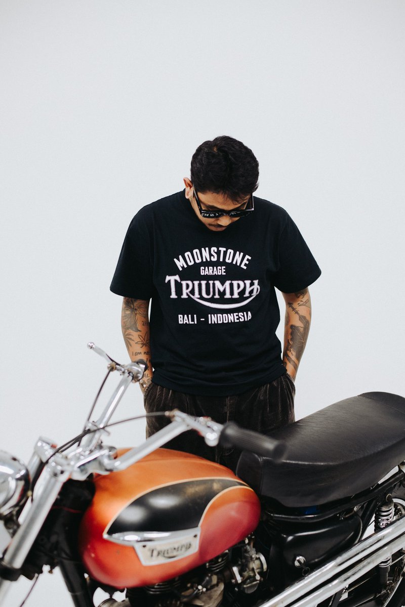 Sold out‼️

Moonstone t-shirt limited tunggu edisi selanjutnya di toko kami 🍻🍻

Talent : @raynaldyjas 
📸 : @itutde 
Fabulous studio by : <a href="/bm/">Shinichi HISAMATSU</a>.studiobali