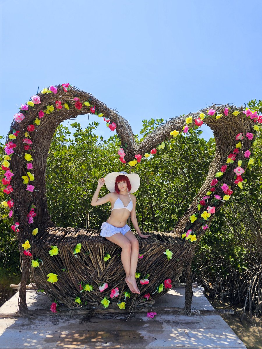 HirotoNyaa's tweet image. Estoy emocionada por ver la tercera temporada de Oshi no Ko!! Les comparto mi cosplay de Kana en la Isla Columpios. ~ &amp;gt;w&amp;lt;

Además! No me puedo sacar de la mente el nuevo opening sjsbsu me SUPER encantó. 🔥

Se vienen muchas cosas en esta temporada. Esperemos verlo animado. ~