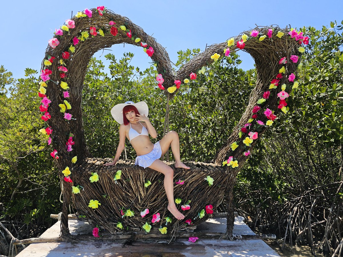 HirotoNyaa's tweet image. Estoy emocionada por ver la tercera temporada de Oshi no Ko!! Les comparto mi cosplay de Kana en la Isla Columpios. ~ &amp;gt;w&amp;lt;

Además! No me puedo sacar de la mente el nuevo opening sjsbsu me SUPER encantó. 🔥

Se vienen muchas cosas en esta temporada. Esperemos verlo animado. ~