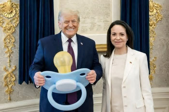 pagandancer's tweet photo. Don the lying loser getting his real "No Bell, Pizza Prize" #TrumpIsTheBiggestLoser https://t.co/oXu9mJ3xpl