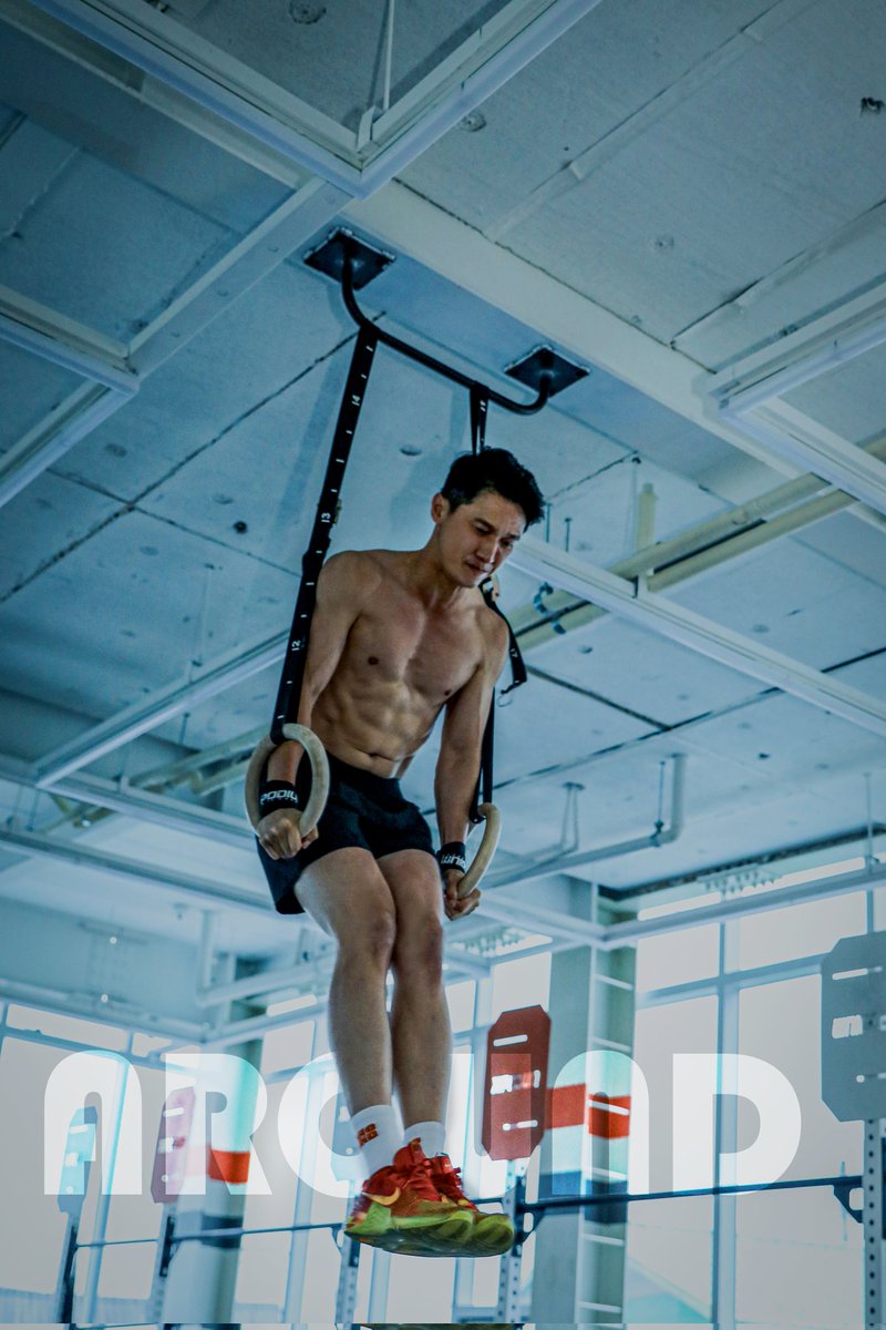 부모님과 선생님이 바라는 대로

열심히 공부해서 바라는 대학, 학과도 갔고
22학점 All A+로 장학금도 받았고,
대기업에 취업했고,
고과도 높게 받아봤고,
퇴사 후 사업도 잘 됐었습니다.

하지만 내면으로부터 진심으로
하고 싶었던 일이 아닌 모든 일들은
더 해나갈 동력을 잃게 되더군요.

연매출