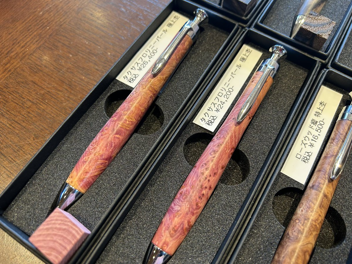 こぶた工房様 店頭に入荷しました。 ◇新樹種のタクサスフロリニー瘤を