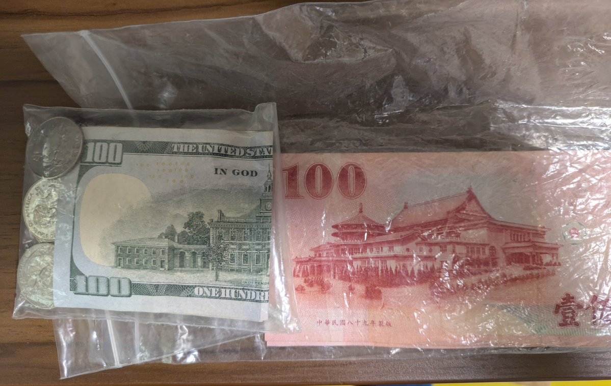 旅行行った時の400ドルとか台湾ドルとか色々出てきた。 小銭含めて換金したい。