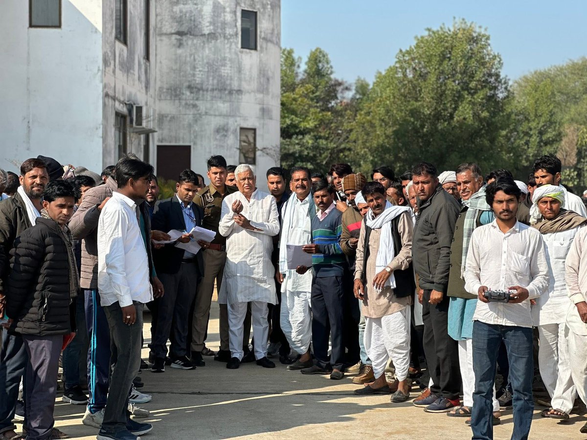 DrKirodilalBJP's tweet photo. आदिवासी मीणा हाईकोर्ट (दौसा) परिसर में प्रदेश से पधारे नागरिकों की समस्याएं सुनीं और त्वरित एवं प्रभावी समाधान हेतु संबंधित अधिकारियों को निर्देशित किया https://t.co/vurdzzK2Z1