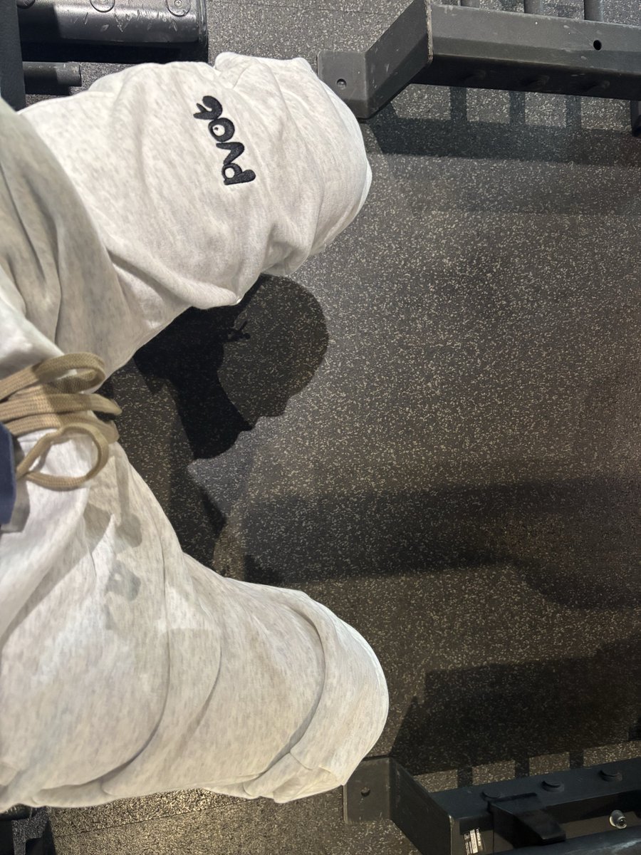 120_beef's tweet photo. おはジムイン♪
来週資格試験なので勉強の為、ジム頻度を少し減らそうと思います😢
計画的に勉強出来てたら頻度そのままでも良いのだけどね💦
話は変わってジムウエアボロボロだったので新調したよ👍
PVOTのやつすごくカッコいい💕
#筋トレ
#PVOT https://t.co/v3hCG04q48