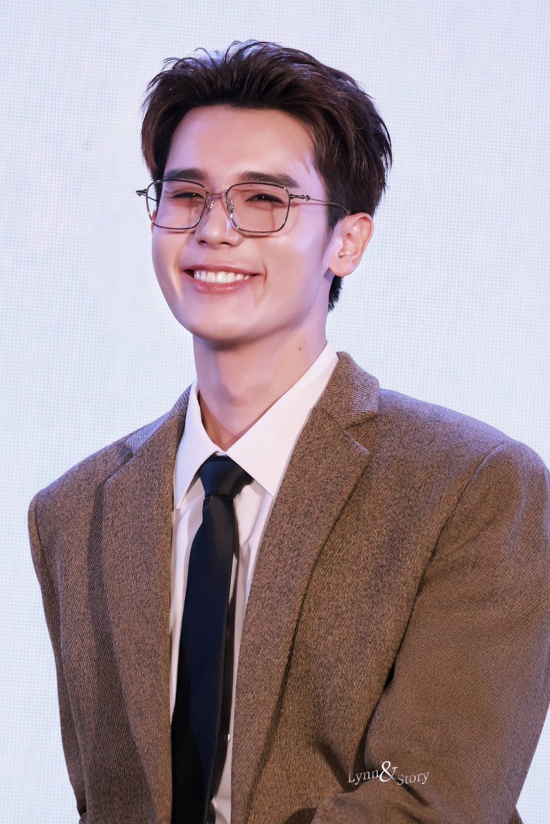 Jai_bx's tweet image. แล้วทุกครั้งที่เขายิ้มนะ สวนดอกไม้ส่วนตัวของฉัน ก็มีดอกไม้ผลิบานขึ้นเรื่อยๆเลยล่ะ ก็ความสุขของเขามันทำให้โลกของฉันสงบลงนี่นะ ภายใต้ความวุ่นวายทั้งหมด t-t