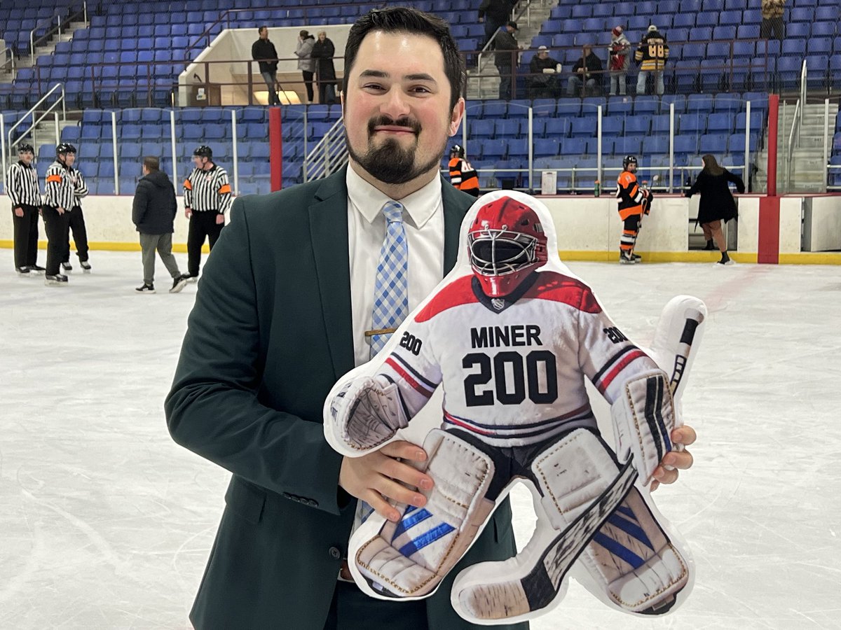 CONGRATS COACH MINER!
Beavers net 2-1 win, give Coach Ryan Miner career win No. 200! #BuildtheDam