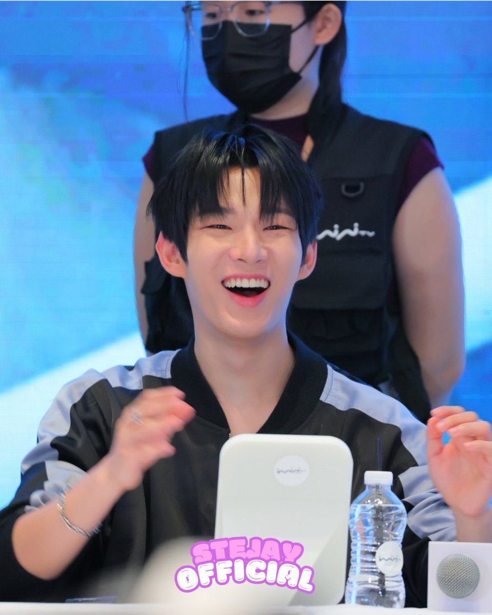 AHOFul_romantic's tweet image. Happiest Birthday to you, our Leadernim!🎉🦊🧡
 
I can’t even begin to say how much you’ve inspired us all. We’ve watched you put everything you have into your work, pushing through every single challenge just to make your dreams happen. Your dedication and drive… it’s something