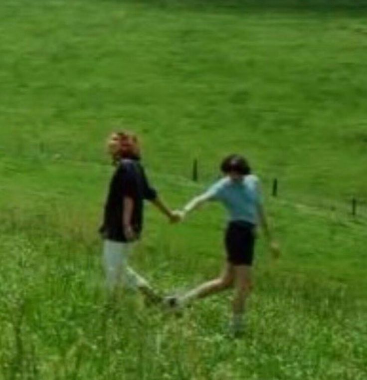 s0american_'s tweet photo. mileven au

onde mike descobre que sua namorada, angela, tá traindo ele e resolve dar o troco nela fingindo que também tava traindo ela

ou

onde jane, melhor amiga de max, é abordada por sua amiga e o garoto por qual ela tem um crush absurdo implorando para que ela finja ser + https://t.co/szGlmt8XTL