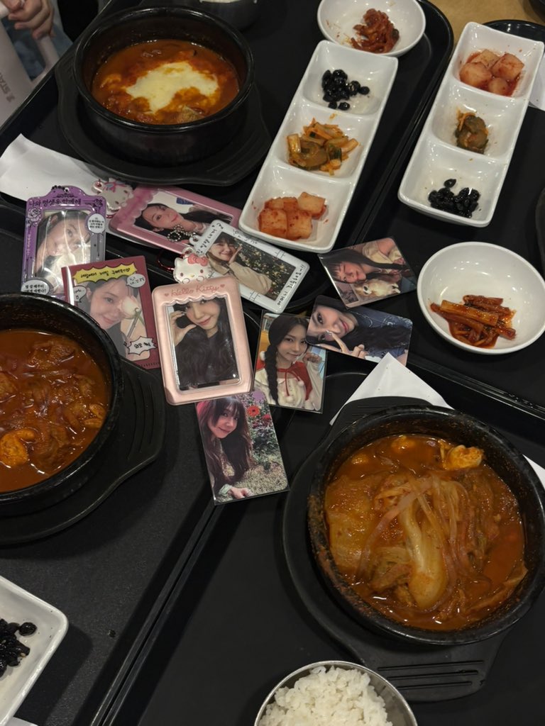 roding_0419's tweet photo. @정은지 언니추천 매운갈비찜 😍
언니두 맛점💓💓

8명 그리고 ..@우주 @리밍 https://t.co/4BNeIAXM2R