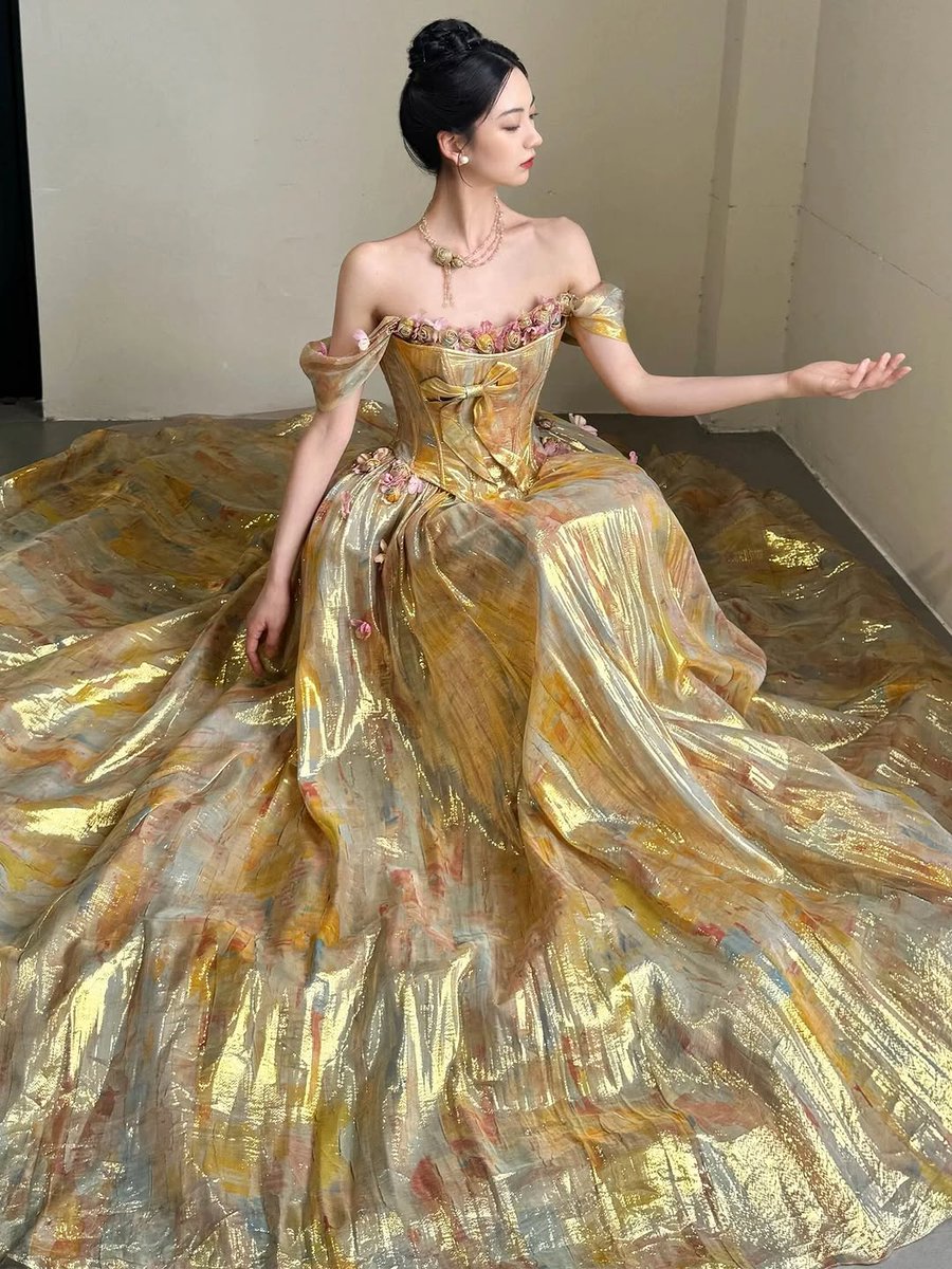 KGreiling's tweet image. 🩸🖤 White long-sleeve Ouji Lolita shirt with an asymmetrical jabot collar, paired with a black &amp;amp; red curved split-tail waistcoat with detachable one-shoulder cape and black high-waist shorts — a dark, prince-inspired Ouji Lolita look. 🦇🌹

✨ Shirt — se...