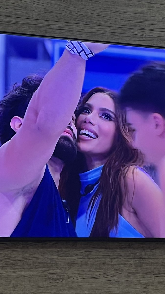 justchecking844's tweet photo. Pedro indo contar pra Larissa que traiu a esposa #BBB26 https://t.co/x6YbM6yMV3