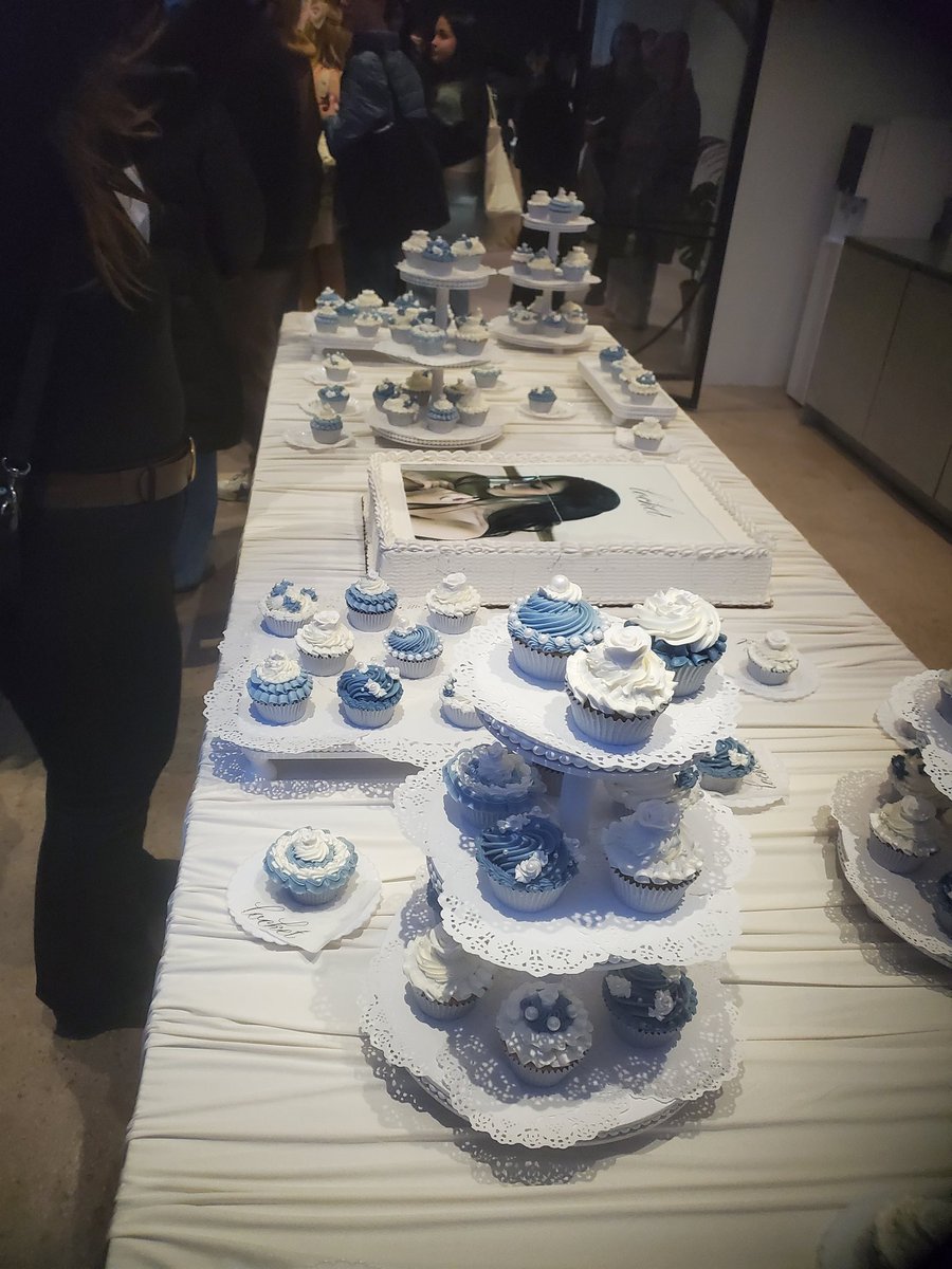 anghkoooey's tweet photo. thank u again @madisonbeerhq thank u thank u eternally grateful to have been able to celebrate locket's release with everyone tonight. 😭🤍🥹 also thank u for the locket and cake and drinks ily. such a cool experience, gonna smile about tonight forever ♡ https://t.co/GFqaIEIt4I