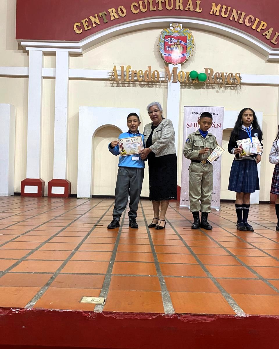 uefmaterdei's tweet photo. 🎤Felicitamos al niño Mateo Nole Rivilla por su brillante participación en el XXII Concurso escolar de Oratoria, en homenaje al Dr. Efraín Borrero Espinosa, realizado en el marco de las fiestas de San Sebastián.
#MunicipioDeLoja #Distrito11D01 Loja #FundaciónCívicaSanSebastián https://t.co/pM1PMKSIdc