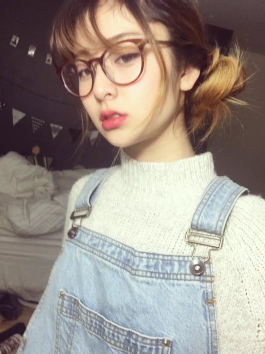 FIMBASE's tweet image. [INSTAGRAM] 260117 | jenaissante 
🎵 Alessia Cara - Here

“🙊🙈🙉” (1/5)

#HUHYUNJIN #허윤진
#LE_SSERAFIM #르세라핌