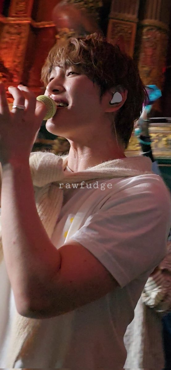 rawfudge's tweet image. hey so..... what

260116 #ONEW #ONEW_THE_LIVE_PERCENT_NYC