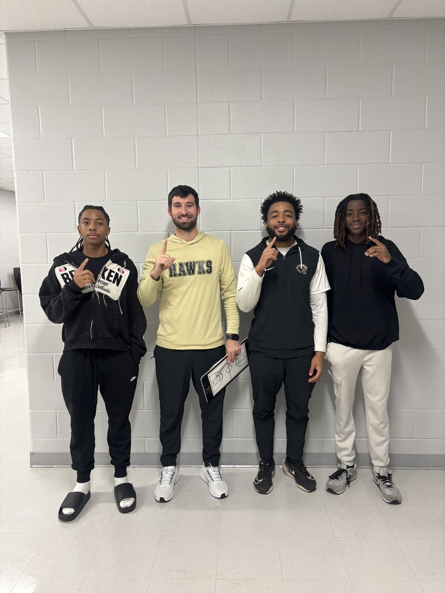 pghawks_hoops's tweet photo. 9th and JV DOMINATED tonight!

9th: 56-12
Player of the game: Kevin Nard (10 points)

JV 53-15
Player of the game: Mazzi Patterson (15 points, 8 assists)

Awesome job guys! https://t.co/GqQvTmmak3