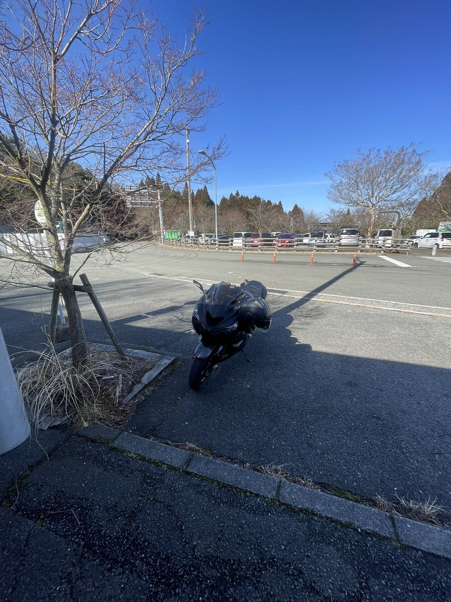 tkawano2's tweet photo. うぇーい😎✨
やっと
#今年初乗り
#zx14r
#英彦山 https://t.co/VGyoG3f0Cd