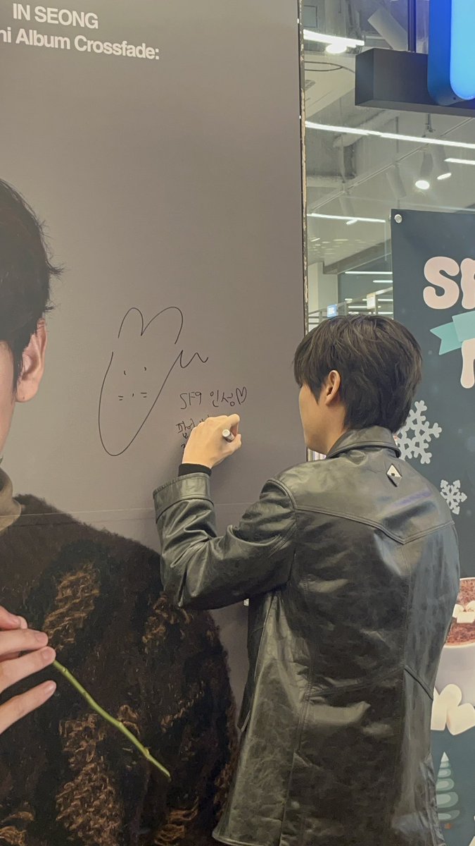 ㅈㅉ 최대한 많은 팬걸에게 깁주고싶어하는 모습….. 감명 깊었습니다……