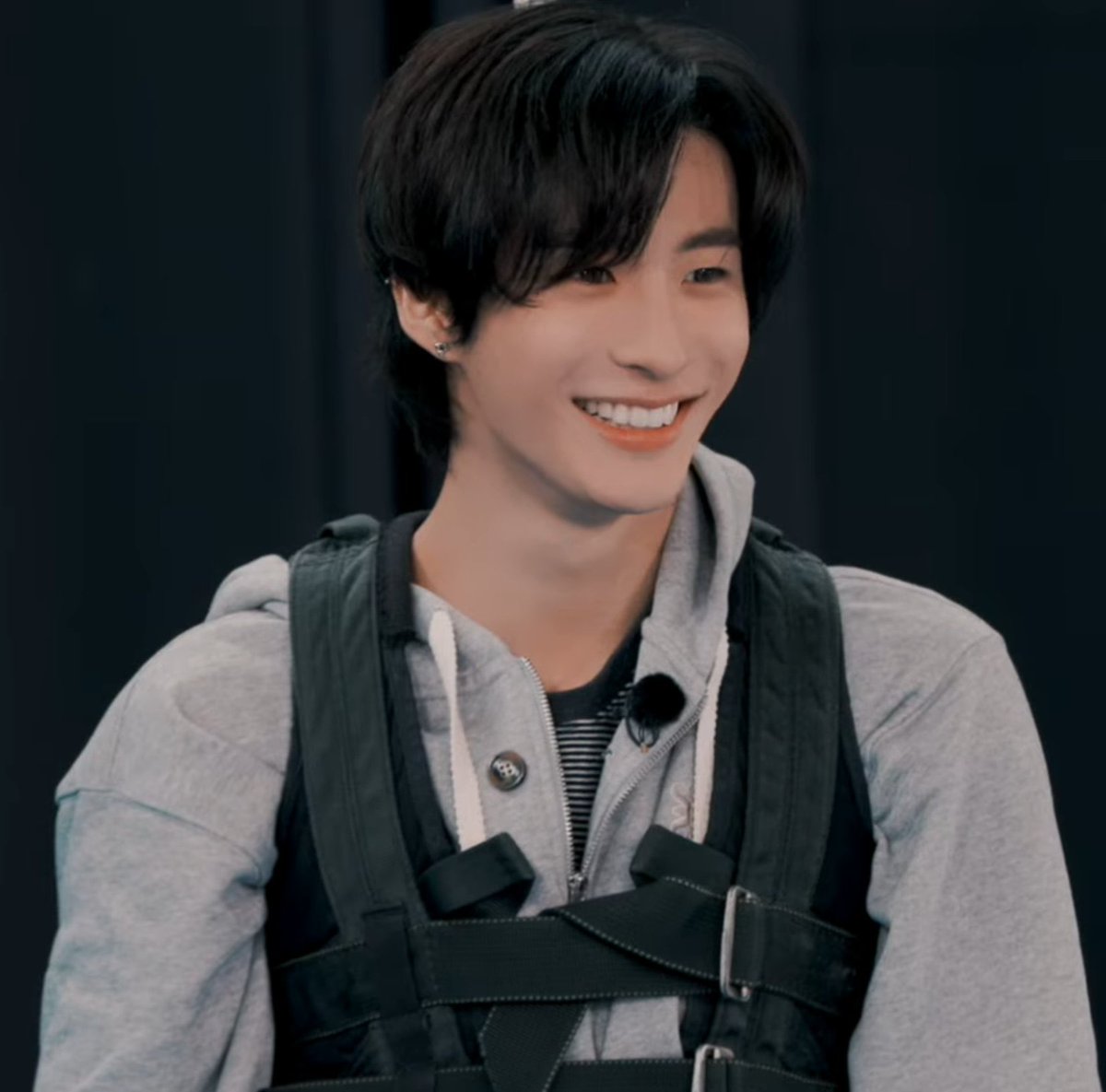 antonsarms's tweet image. sighs....