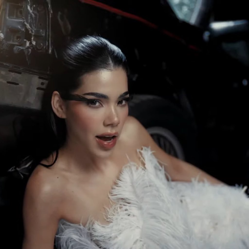 KeniaOsSitio's tweet image. “Belladona” de Kenia OS (#52) está a DOS puestos de ingresar por primera vez al Top 50 general de Apple Music México. 🇲🇽

¡STREAM! 🚨