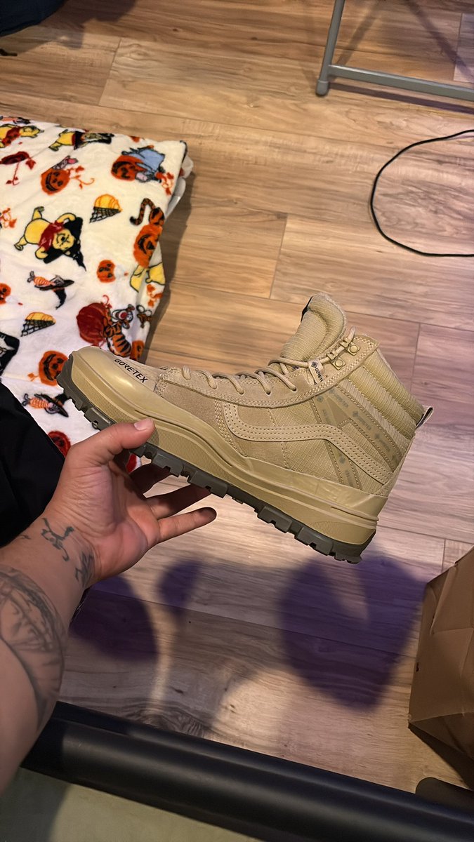 fbgdoyle's tweet image. New hiking boots 🙂