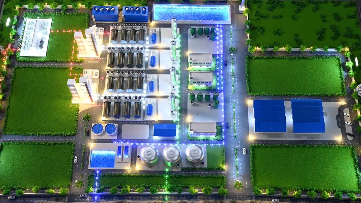 Big day for Kakinada 🌿⚓

CM and Dy CM to lay the foundation stone today for the ₹13,000 Cr AM Green Ammonia project. 

The 495-acre project will create 2,600 jobs, includes a ₹2,000 Cr 2-GW electrolyser unit, and positions Kakinada as a global green energy export hub with an