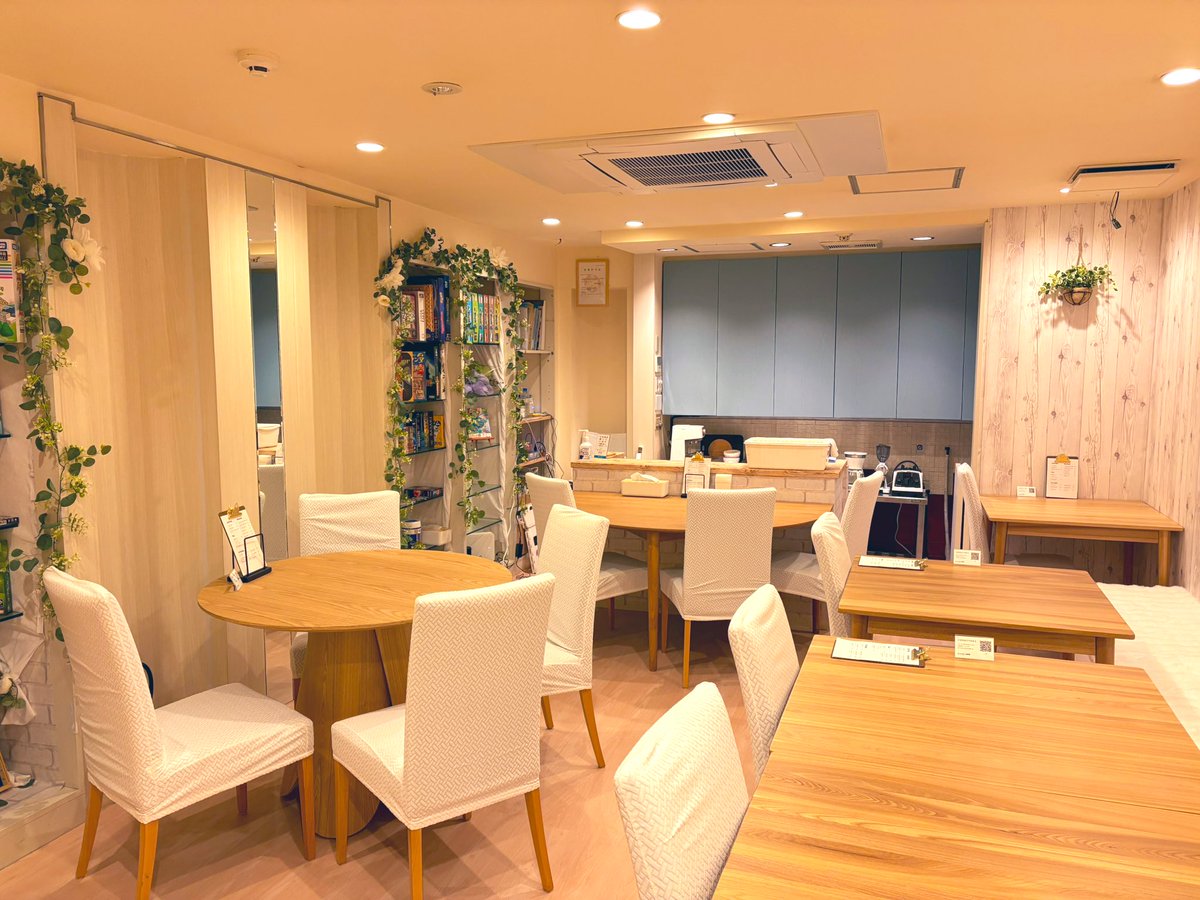 ダイシアopenしました‼️

記念すべき1回目のオープンツイートです☺️✨

レジ金の準備忘れてたり何かとバタバタしながら1日が始まりました😇

外に看板を出すのも初！ドキドキしますね✨

ぜひ！ご来店お待ちしています！☕️

#ダイシア
#ボードゲームカフェ