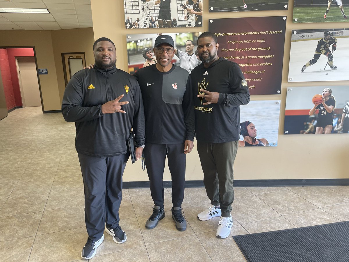 Thank you <a href="/VinceAmey/">Vince Amey</a> for stopping by <a href="/JSerra_Football/">JSerra Football</a>  <a href="/JSerraAthletics/">JSerraAthletics</a>  today! JSERRA Rd is 🔥🔥🔥🦁🦁