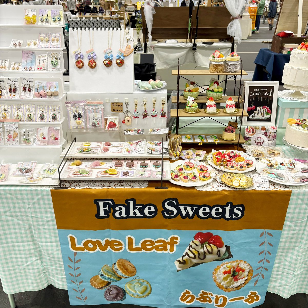 000Panic's tweet image. #クラマケ8 始まっています‼️
是非遊び来てください♡

こっそり新作ならんでます🍀*゜

ブースNo.A560
ポートメッセなごや 3号館

 #フェイクスイーツ