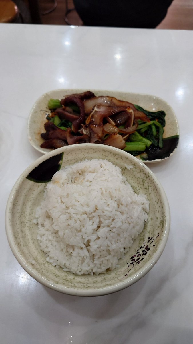 jack2panda's tweet image. 這家店距離倒閉不遠了，越來越難吃。
今天表弟大婚，家人們都回去了，我只能吃快餐了，下次直接去買漢堡算了