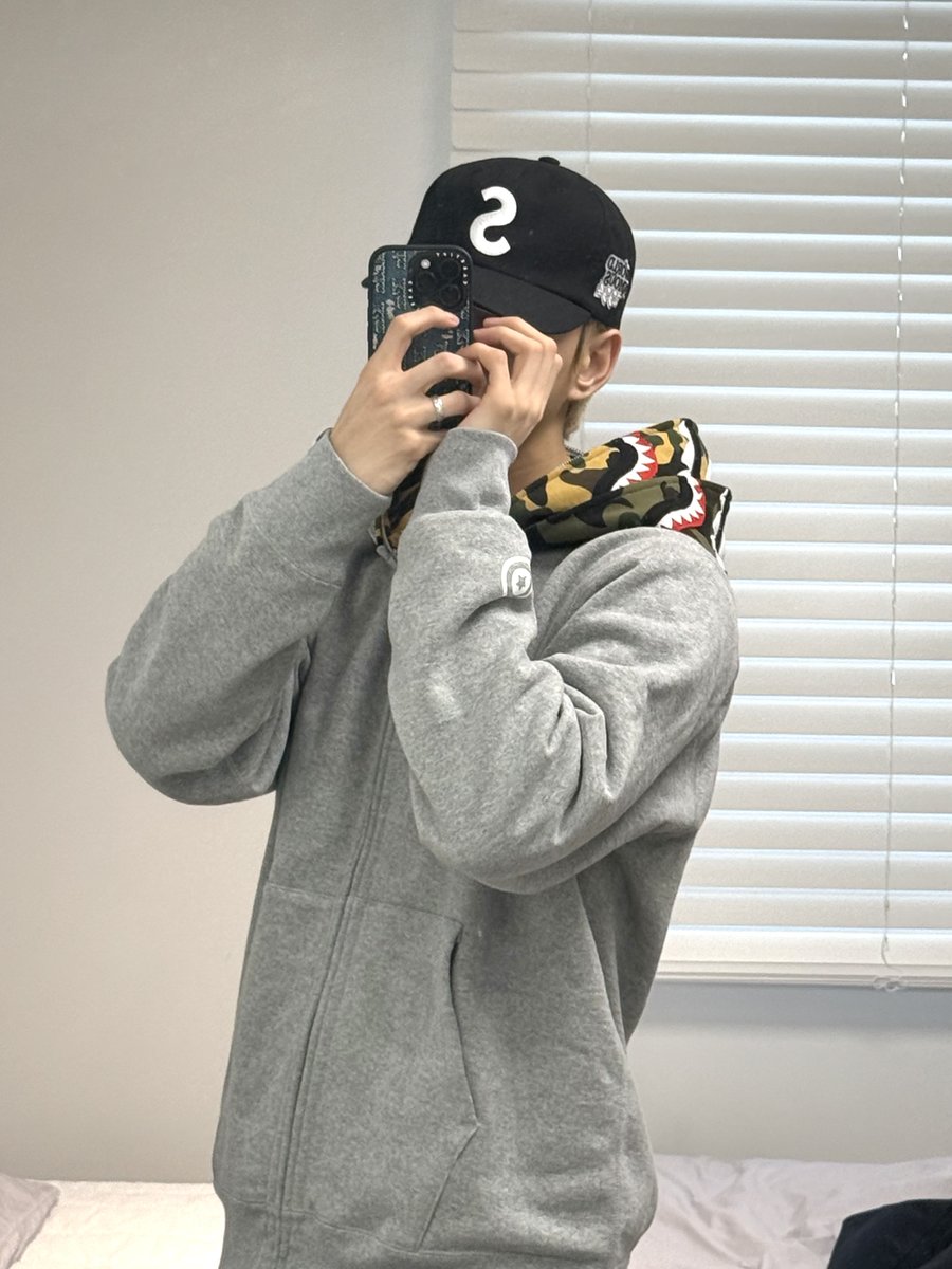 odebbl's tweet image. 💌 260117 1:16-17 PM

📸📸📸
🦊 I C U love
🦊 shock(K)!! shock(K)!!

🦊 It's actually two layers of hoodies!!
🦊 it's cool, isn't it? (cutely)