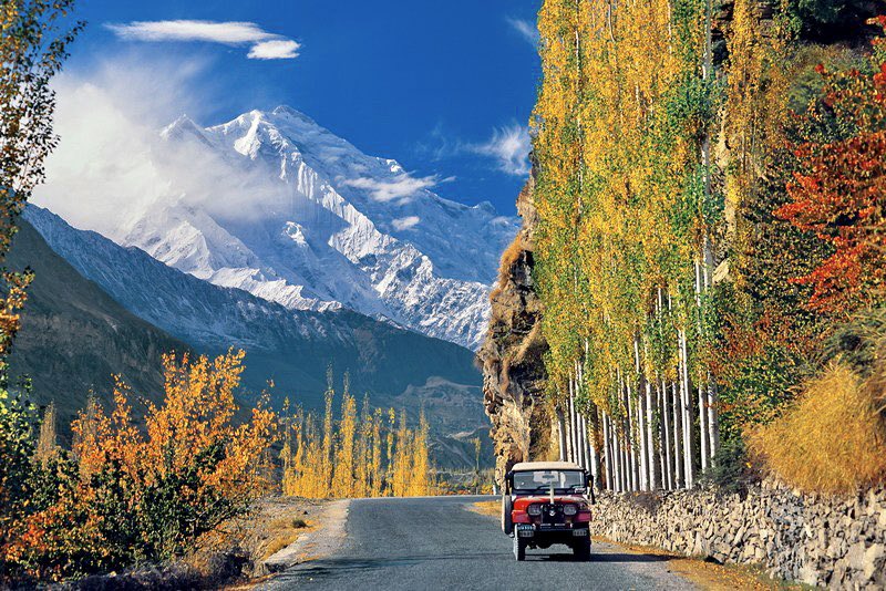 Explore Incredible Hunza 

Hunza Autumn Tours 🍁

#autumntours #hunzavalley #hunzaguides #pakistantourism #pakistan