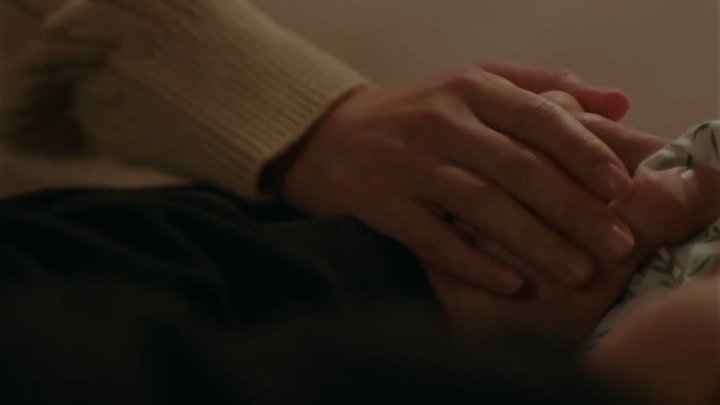 littleoogly's tweet image. we need to talk about laiksena's hand chemistry 🚬