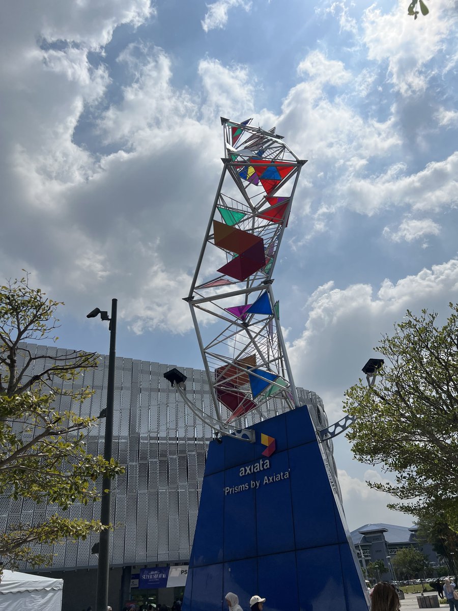 We'll be taking a group photo here at 1pm! Look for the flag!