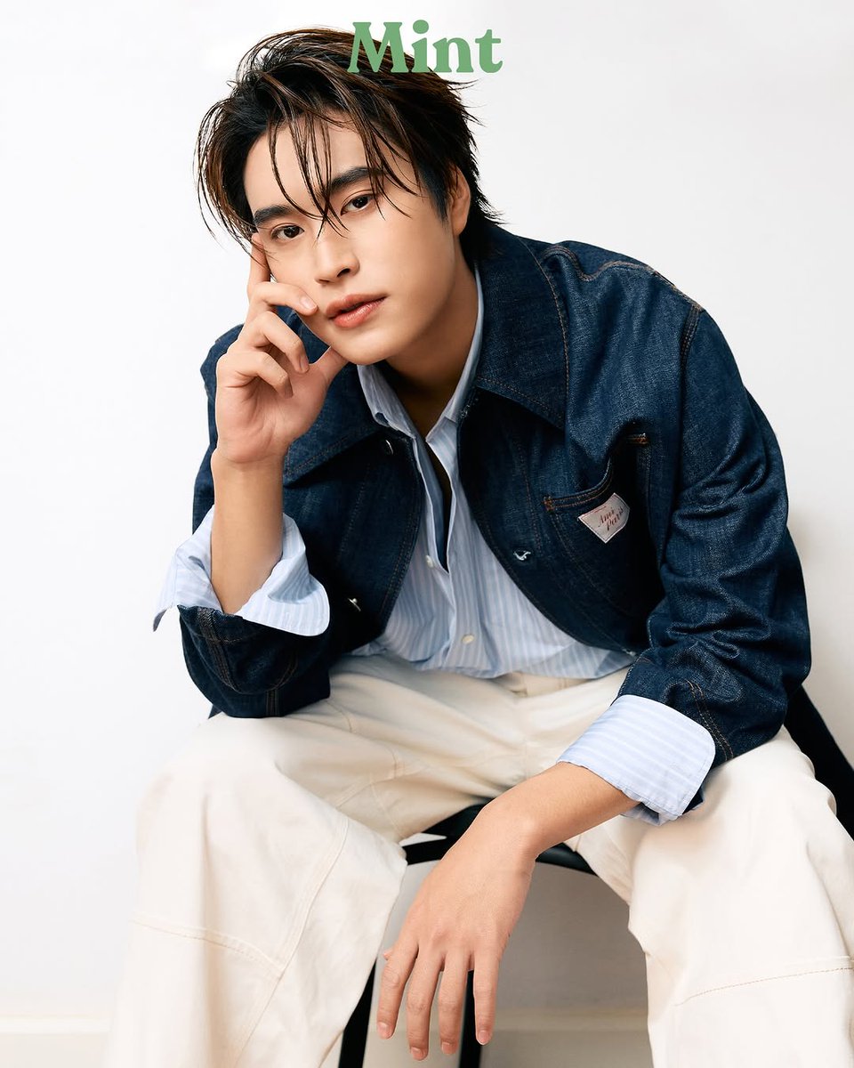 GeminiFourth_CC's tweet image. 🗓 17.01.2026
Cr.IG : mintmag_th

#AmiParis #AmiSS26
#Gemini_NT #เจมีไนน์ 
@gemini_ti 

นึกว่าซีรีส์เรื่องใหม่! ความจริงคือ #MintFashion ชวนแก๊งสายแฟฯ ‘ตู-เจมีไนน์-วิว’ มาอวดลุคใหม่จาก AMI Paris คอลเล็กชั่นฤดูใบไม้ผลิ-ฤดูร้อน 2026 ถ่ายทอดสไตล์อันสดใสและความสนุกสนาน…