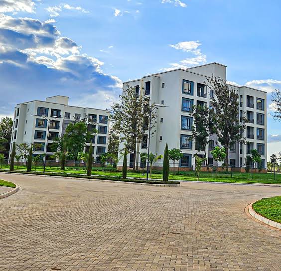 ignyharaz2's tweet image. NORTHLANDS CITY 
A massive,Sh500 billion real estate privately developed smart city project by Kenya's Kenyatta family on an 11,000+ acre estate , along the Eastern Bypass in Ruiru, approximately 15 kilometers from Nairobi's city center. aiming to be a self-sustaining urban…