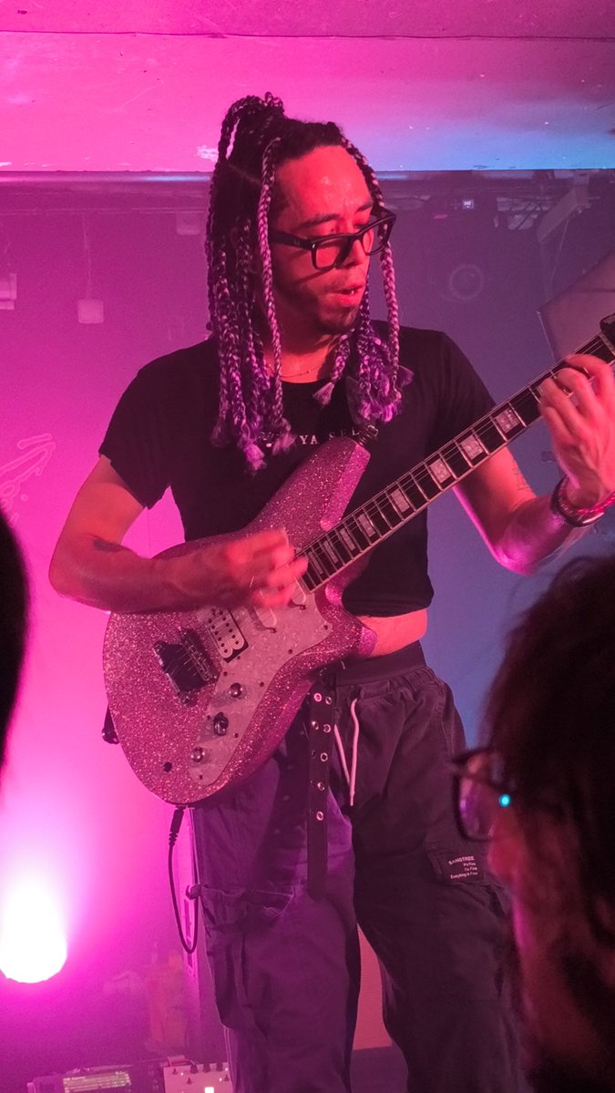Mike loves Honey Revenge 💜 tweet media