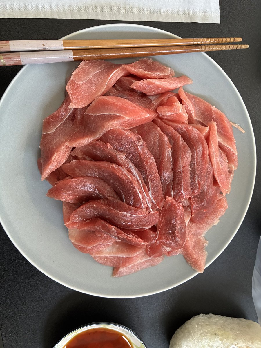 豊洲市場で買ったマグロ(1000円)
超安かった。なんだあそこ。また行きたい。