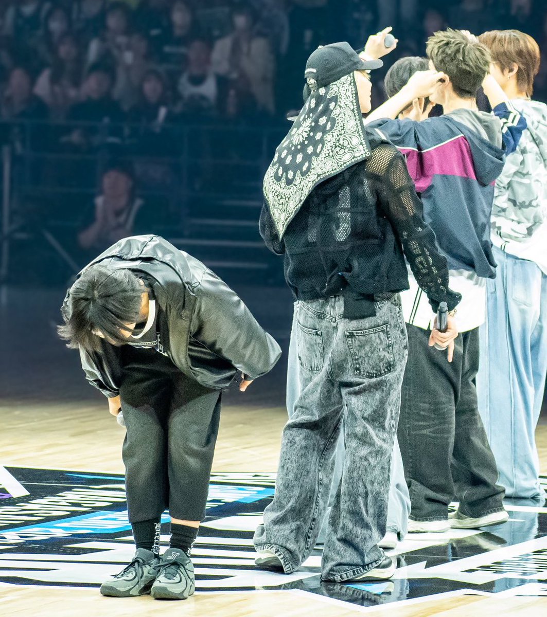 takisaranhe's tweet image. まって
タキくんが名前を知らない方から礼儀正しすぎるで賞をもらってて泣く😭
タキくんってどんなときもお辞儀をしっかりしてていつも初心の気持ちを忘れなくて素敵な人だなぁって尊敬する
&amp;amp;TEAMの誇り🥲🩵
タキくんのそんなずっと変わらない所が大好き
#TAKI #andTEAM_TAKI