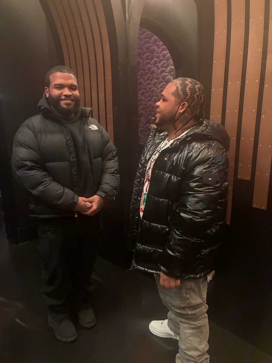 FF_rell's tweet photo. Im 100 Pure these niggas all Rerock⛷️🏔️
🎈RealNiggaHoliday🍾🏆🎂 https://t.co/2SUYlnTDF4
