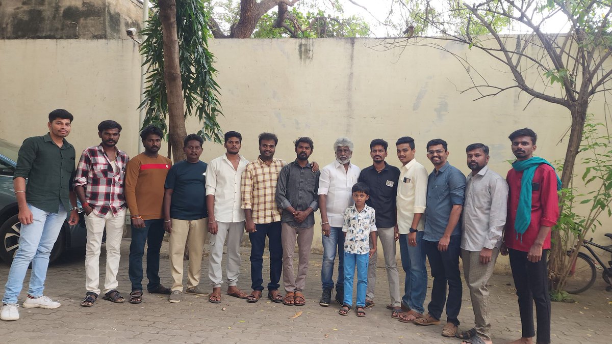 SkfcAlangulam's tweet photo. தென்காசி மாவட்டத்திற்கு வருகை தந்த அகில இந்திய சிவகார்த்திகேயன் நற்பணி இயக்க தலைவர் மோகன்தாஸ் அண்ணன் மற்றும் செயலாளர் ஆனந்த் அண்ணன் அவர்களுடன் தென்காசி மாவட்டம் மற்றும் கிளை மன்றம் நற்பணி இயக்க நிர்வாகிகள்🥳🔥

@Siva_Kartikeyan

#SivaKartikeyan #Parasakthi https://t.co/PDOKkObiY0