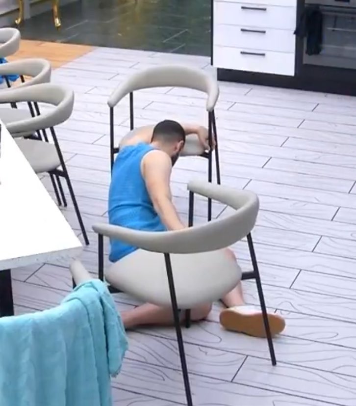 updatecharts's tweet image. Ana Paula antes da festa pro Marcelo: "Me avisa quando eu estiver bebendo e passar do ponto." #BBB26

O Marcelo: